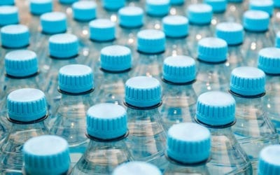 L’eau en bouteille dans les commerces traditionnels
